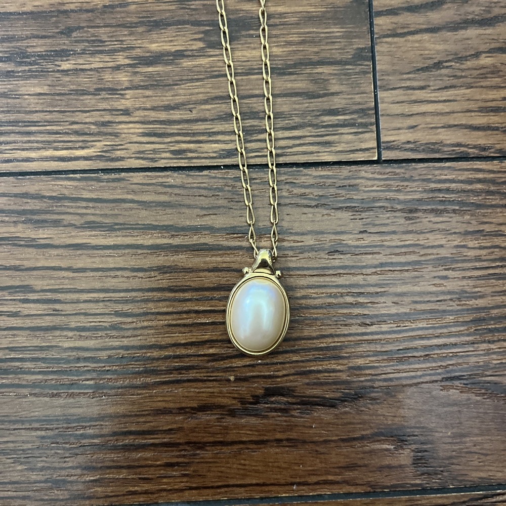 Vintage Monet Faux Pearl Oval Cabochon Pendant Gold Tone Chain Necklace 18"